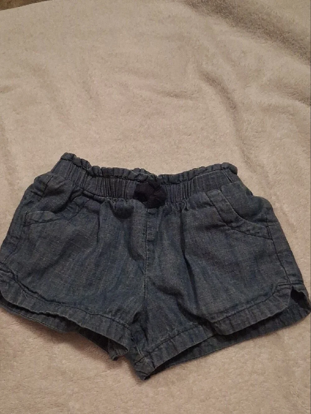 3T Old Navy Cream Ribbed Tee with Red Rose Print And Soft Denim Shorts